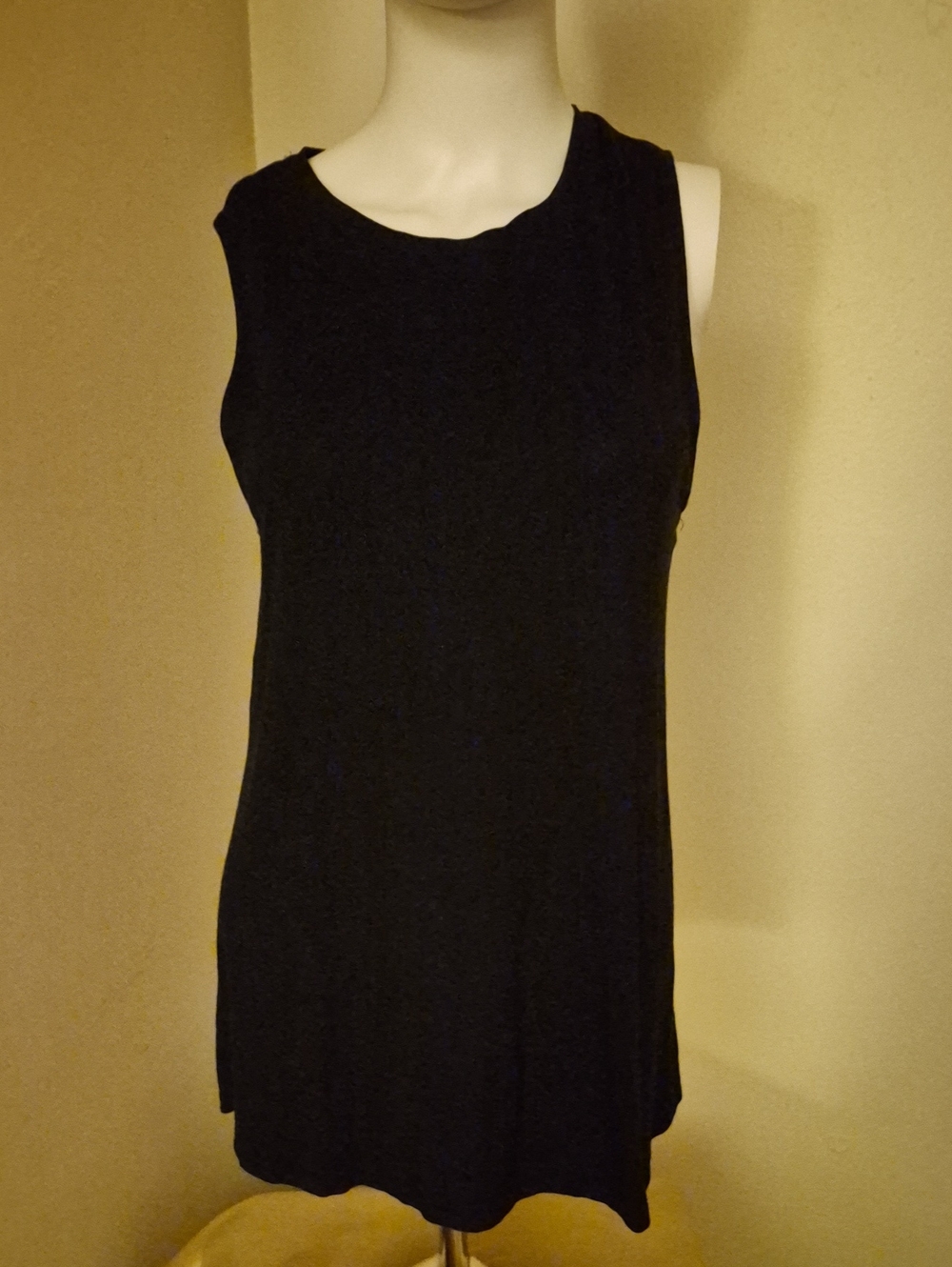 a new day Black Sleeveless Crewneck Tank Top Short In Front Long Back